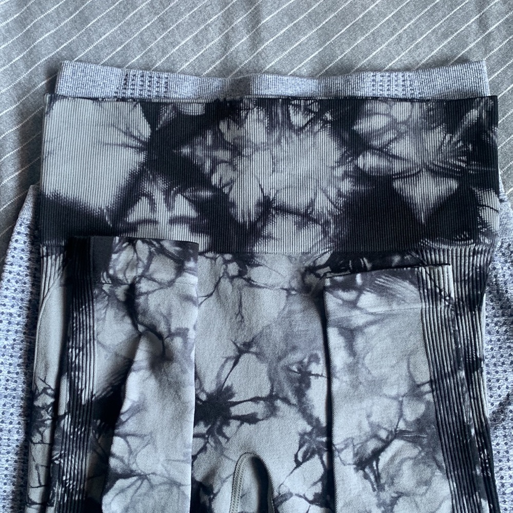 Women’s Workout Wear Bundle Size M - Picture 11 of 13